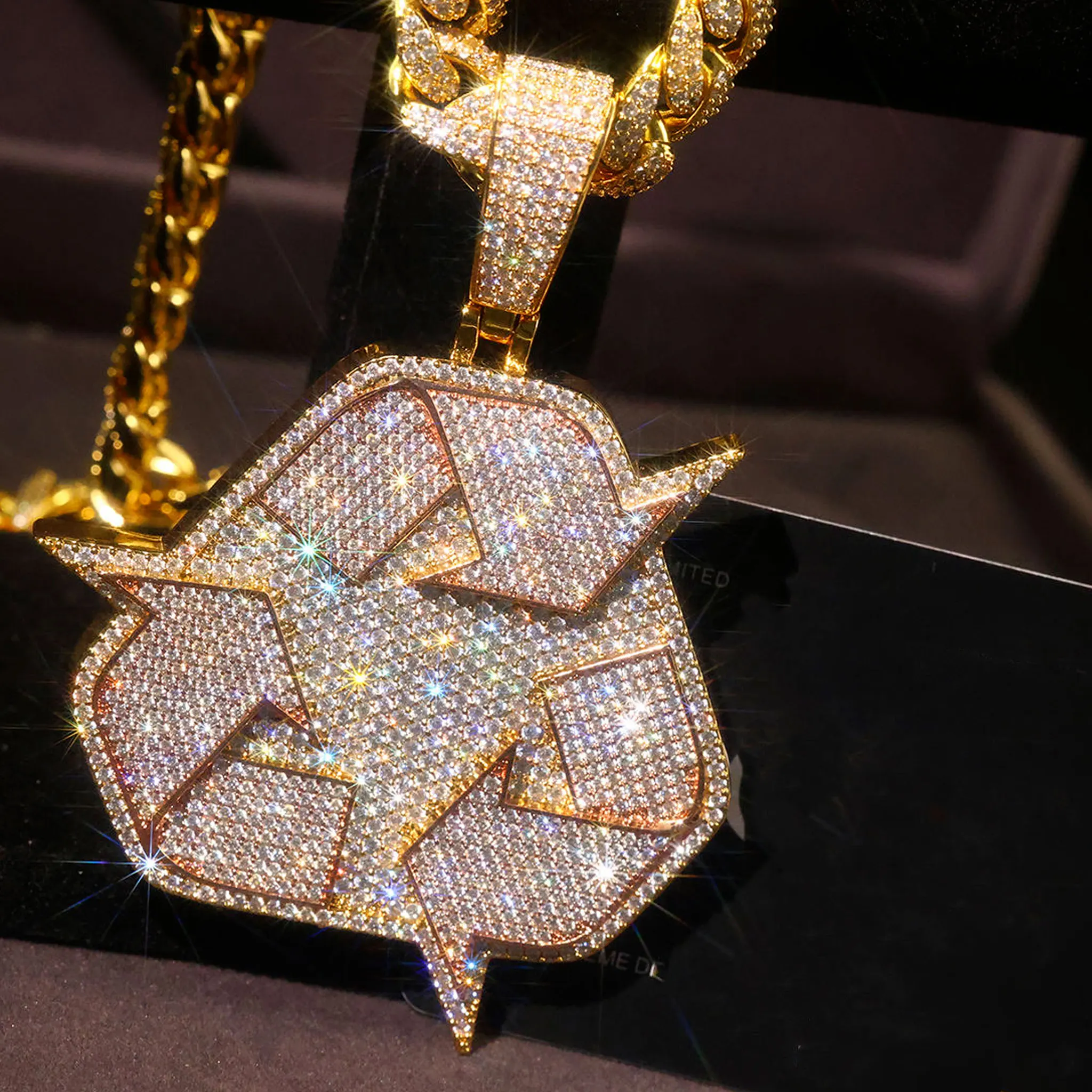

LYEE CYEE Exquisite Recycled Symbol Pendant, Suitable for Hip Hop Men's Rap Jewelry Gifts Can be Paired with Cuban Chain Men's and Women's Birthday Gifts Anniversary Meaningful Gifts Best Gift for Good Friends