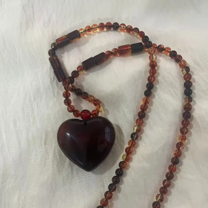 New Second-generation Blood Amber Love Pendant, Couple's Neck Handicrafts