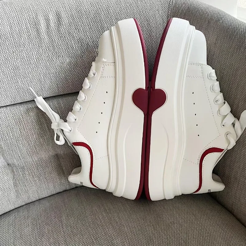 

Кожаные ботинки из микрофибры 6 см, весна 2024, женские модные массивные кроссовки, вулканизированные осенние мотоциклетные туфли на танкетке на плоской подошве