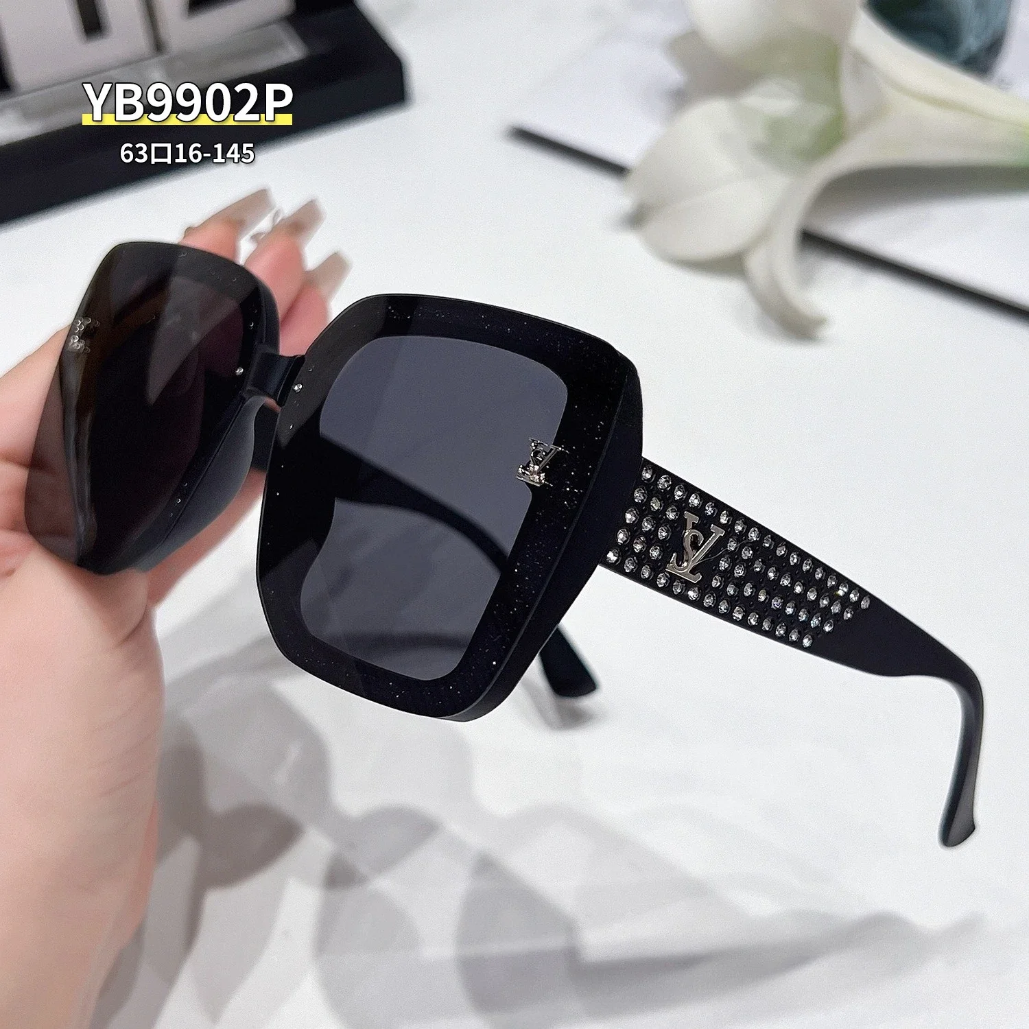 

​ 2025 Роскошные поляризационные солнцезащитные очки HD UV400 для женщин и мужчин, очки для вождения со стразами, дизайнерские уличные модные очки унисекс с футляром ​