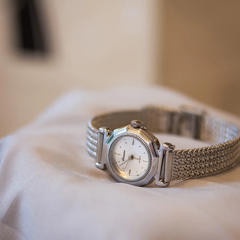 

New Minimalist Retro Watch, Stylish And Luxurious Women'S Watch, High-Quality Ladies' Wristwatch, Women'S Quartz Watch.