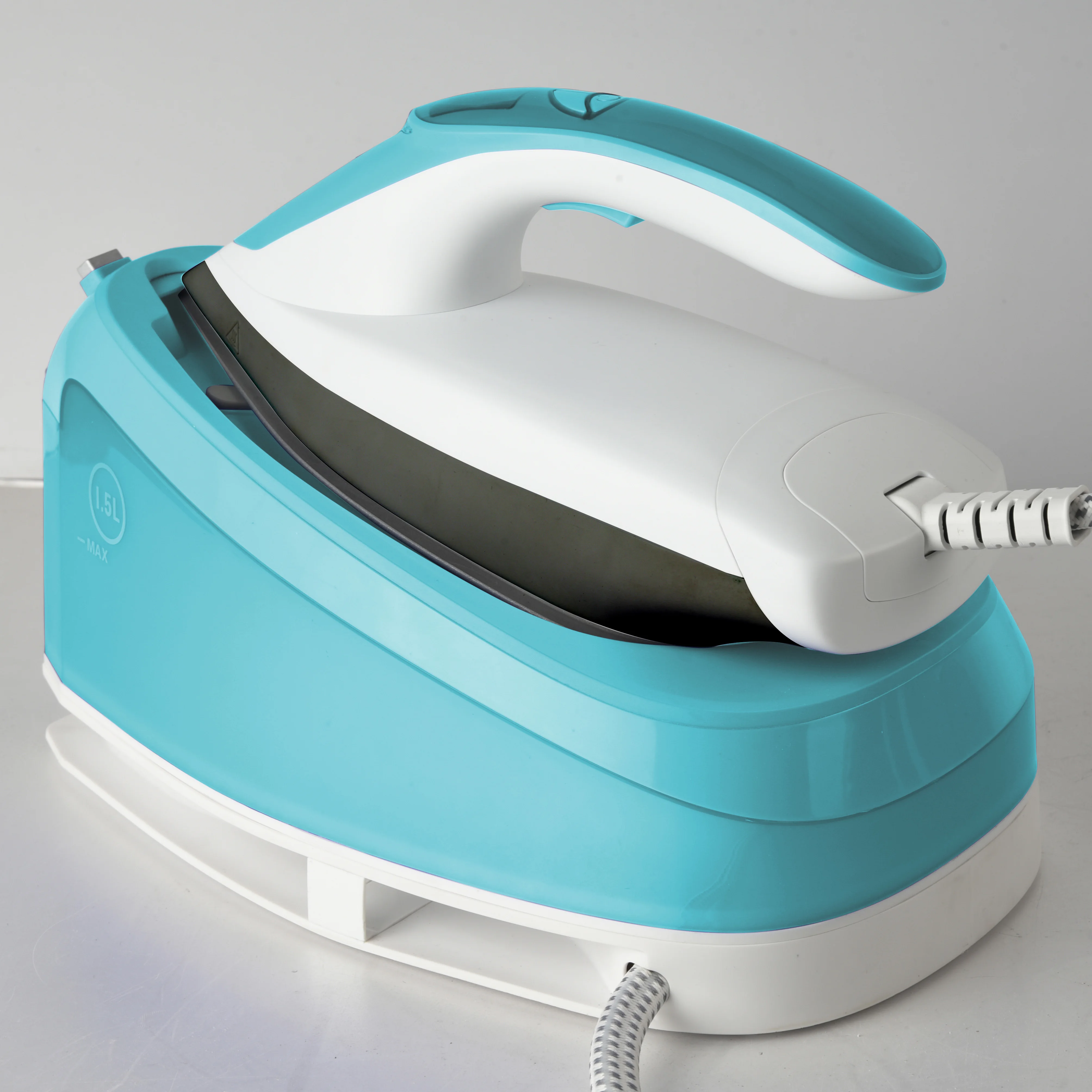Professional Handheld Steam Iron Electric Steam Iron With Pump System and Offering Continuous Steam