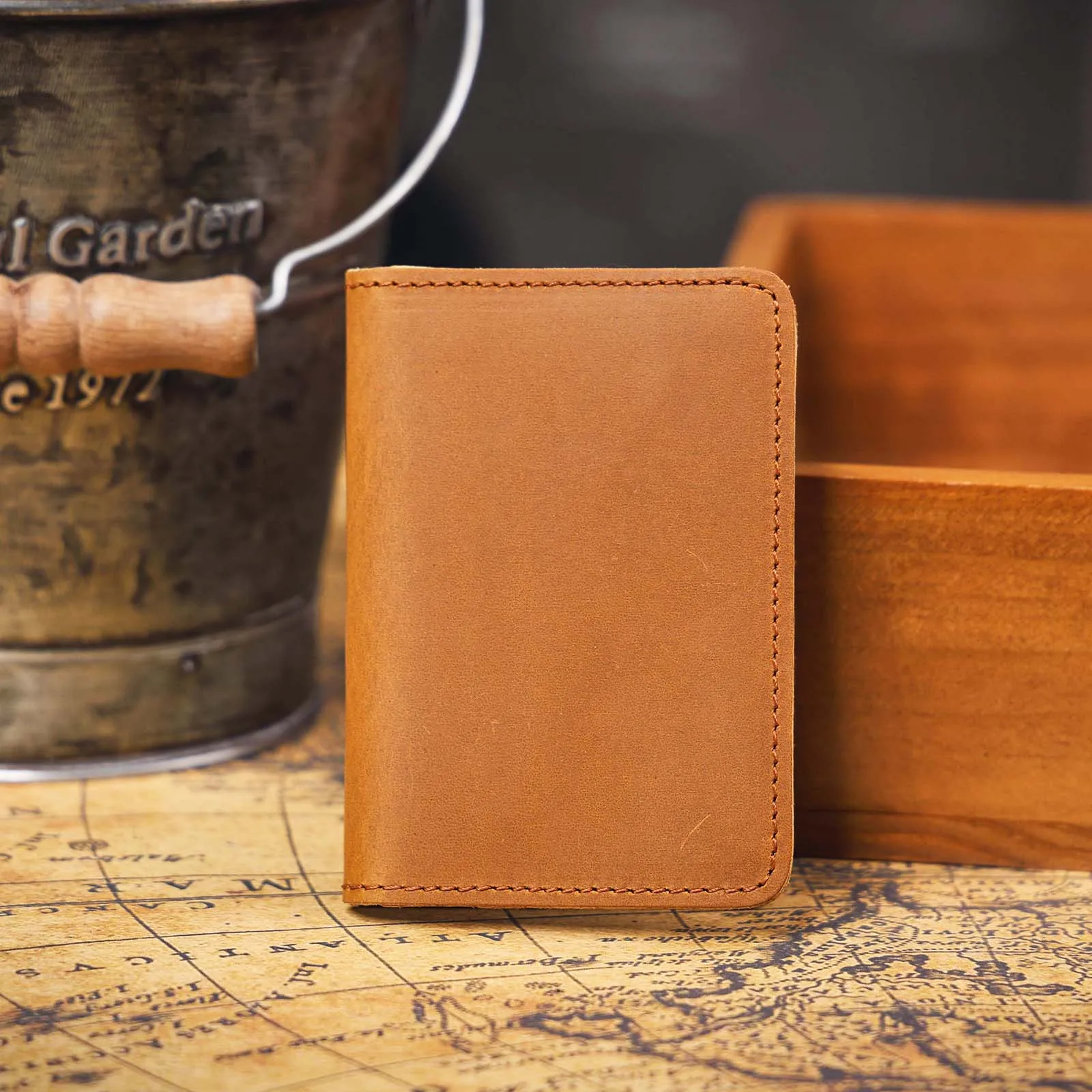 Echtleder-Kartenetui, einfache Mini-Geldbörse von Crzay House Leather, perfekt zum Tragen von Bargeld und Karten – Detail 14