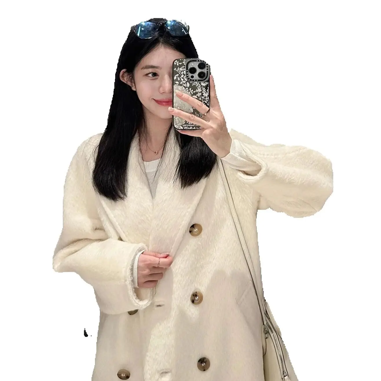 Un largo abrigo de piel de lana hecho de lana de Albaca para mujer