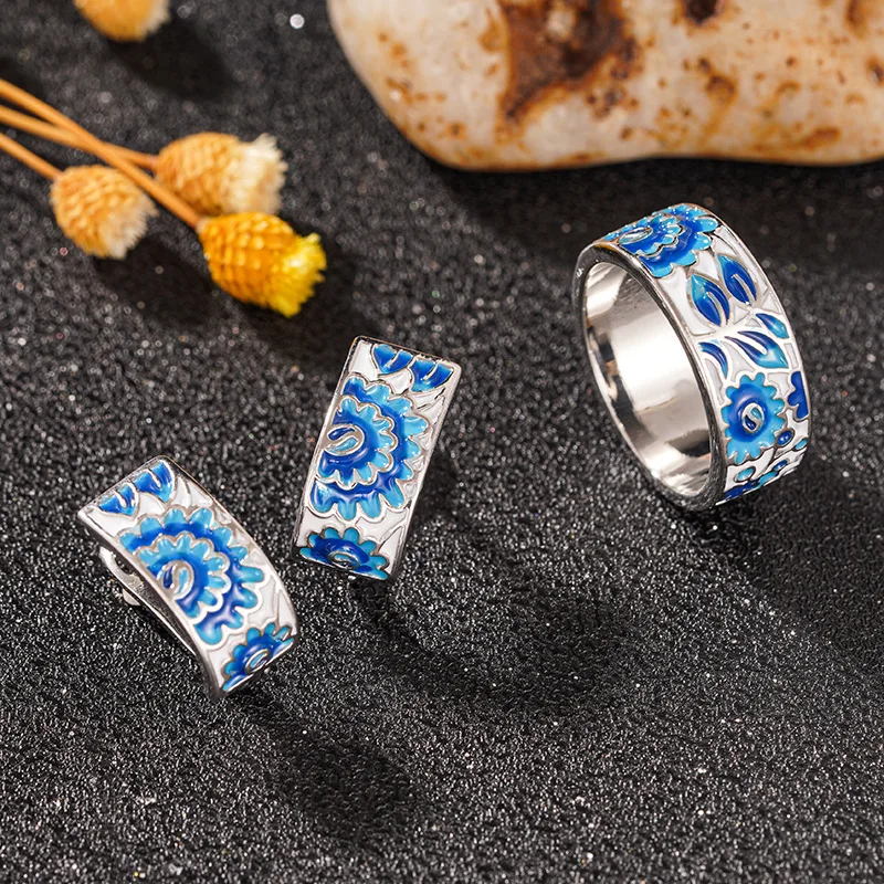 Metal Painting Oil Antique Style Ear Buckle+2-piece Ring Set, Women's Halo Dyed Flower Ring, Elegant and Exquisite Jewelry