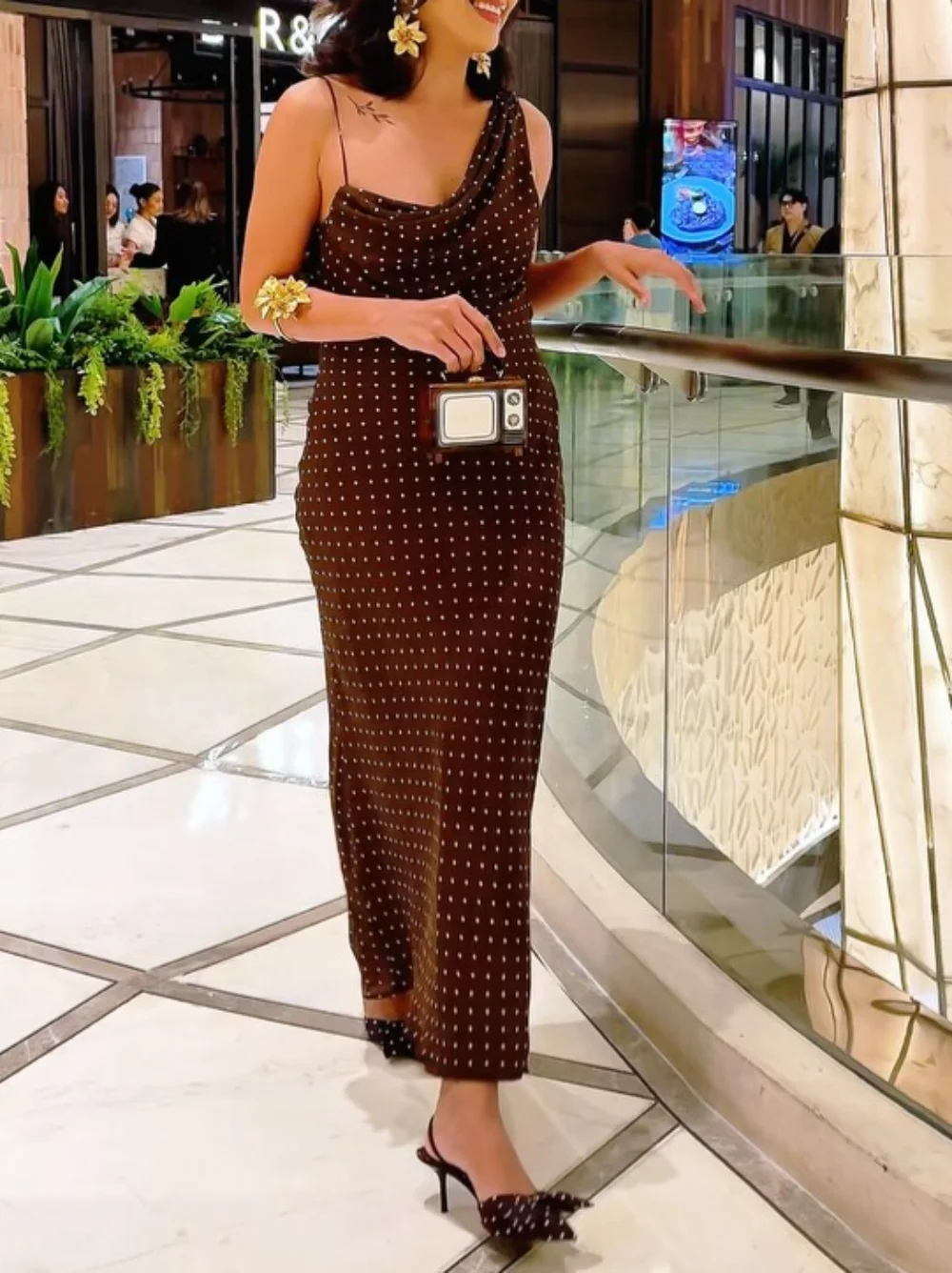 Abito senza maniche sexy con motivo a pois marroni Abito lungo asimmetrico dritto Abiti da donna per feste autunnali alla moda