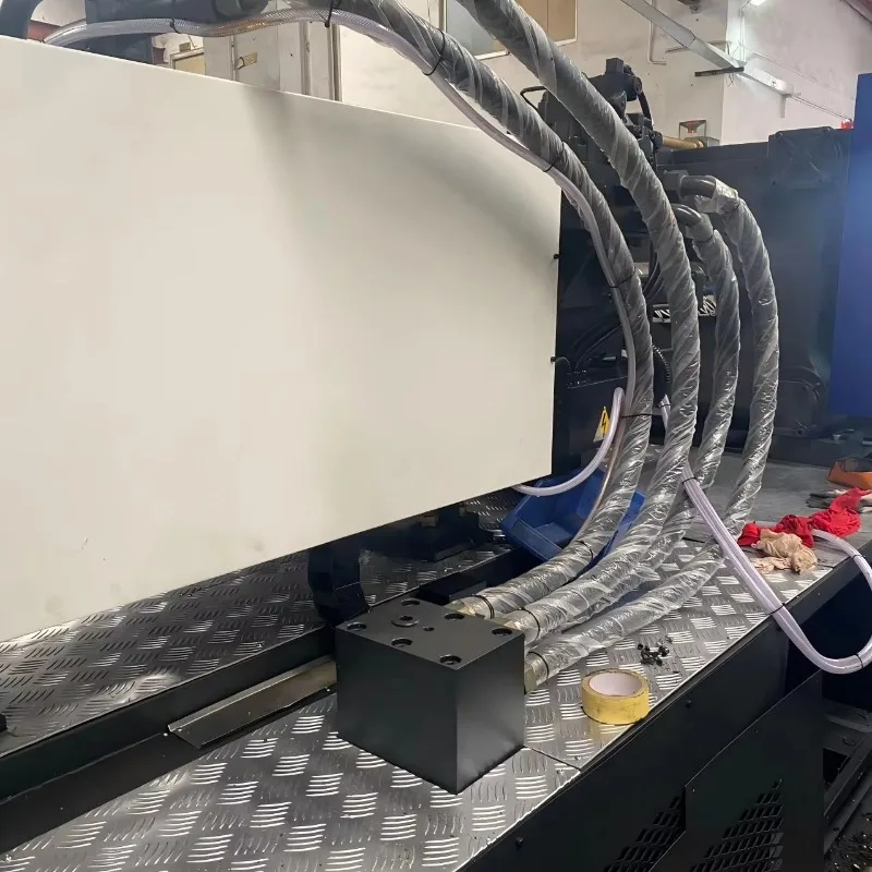 320 Ton Heavy Duty Injection Molding Machine Plastic Molding Equipment Industrial Injector for Parts Production Custom