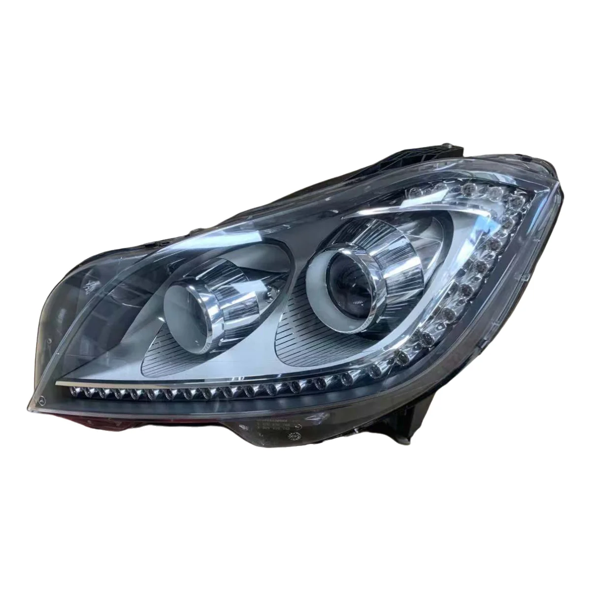 

DOS Applicable to Benz CLS300 CLS350 CLS500 CLS400 CLS260 and W219 Front Headlights 6000k Color Temperature