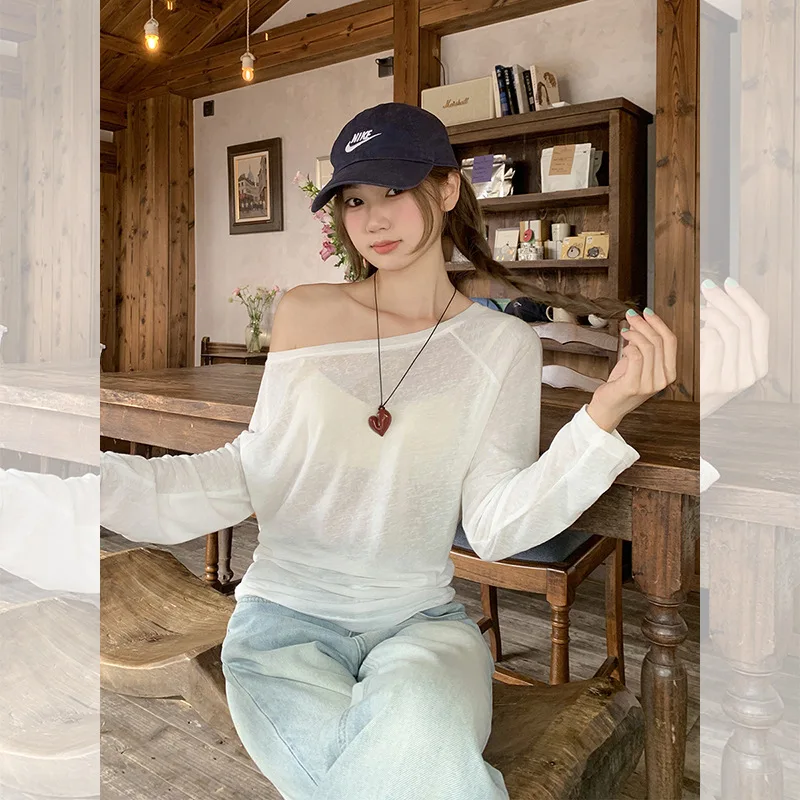 

2025 Summer New Korean Style Elegant Sexy Off-Shoulder Long Sleeve T-Shirt for Women Loose Fit High-End Slimming Top