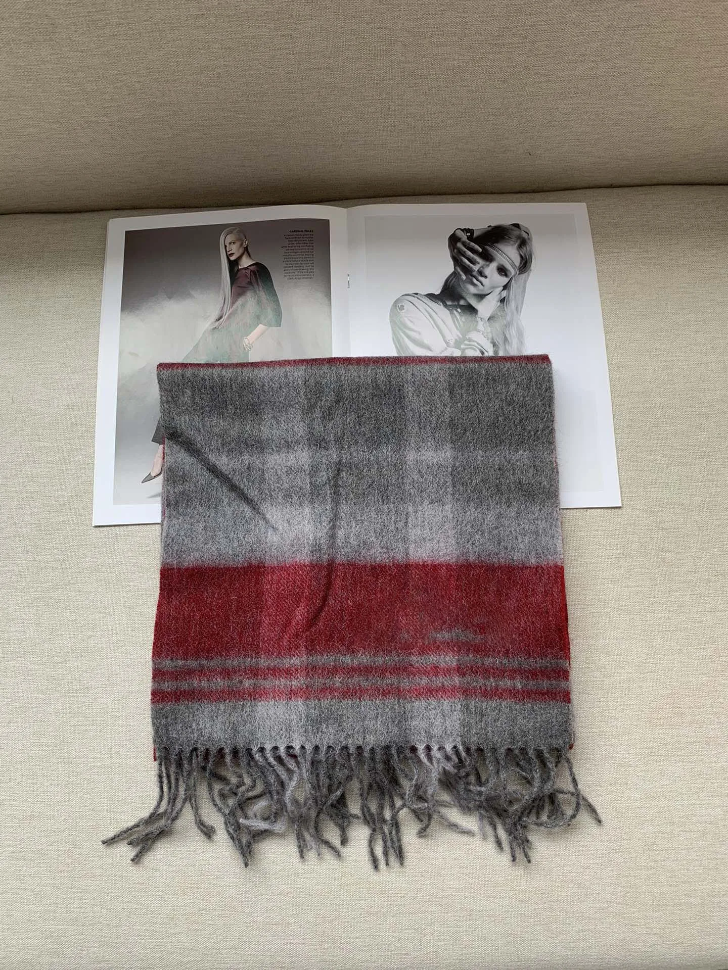 

2024 Autumn and Winter High Quality Splicing Wool Tassel Scarf Size 30*180