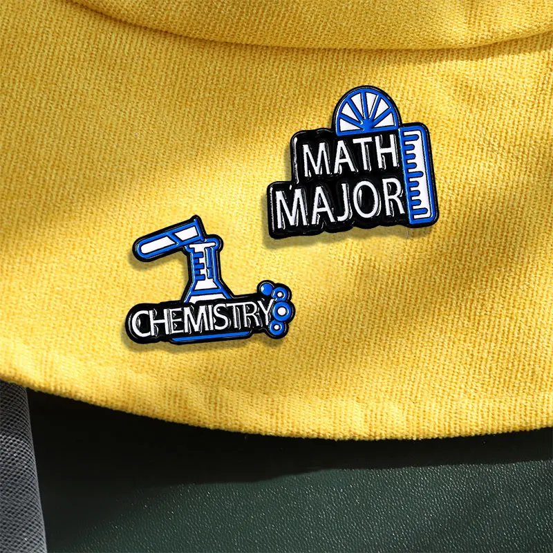 Funny Chemistry And Math Major Enamel Brooches Dopamine Molecular Formula And Brain Battery Shaped Pins BackTo School Badge