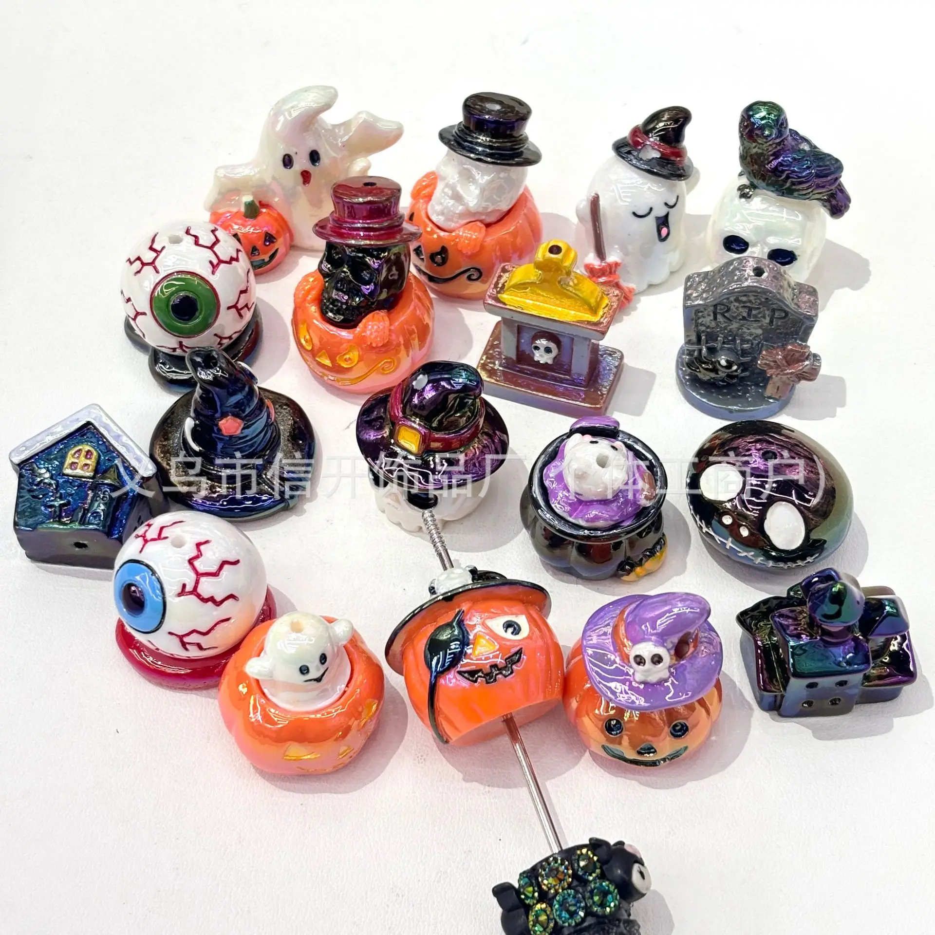 

Perforated Resin Halloween Series 3D Cartoon Bead Pen Accessories Phone Chain DIY Handmade Jewelry Pendant Material