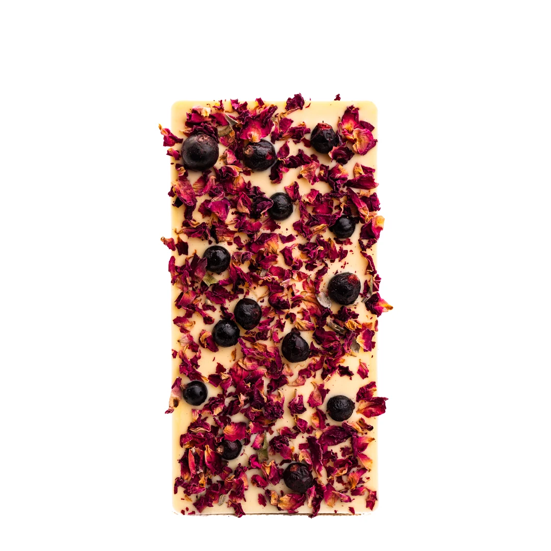 Weiße Schokolade mit gefriergetrockneten Johannisbeeren und Rosenblättern 100g-Bukovina-Schutz