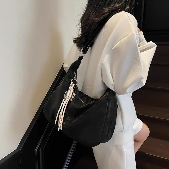 High-End Women 2025 New Trendy Velvet Simple Casual Shoulder For Class Commuting Crossbody Dumpling Bag ANI