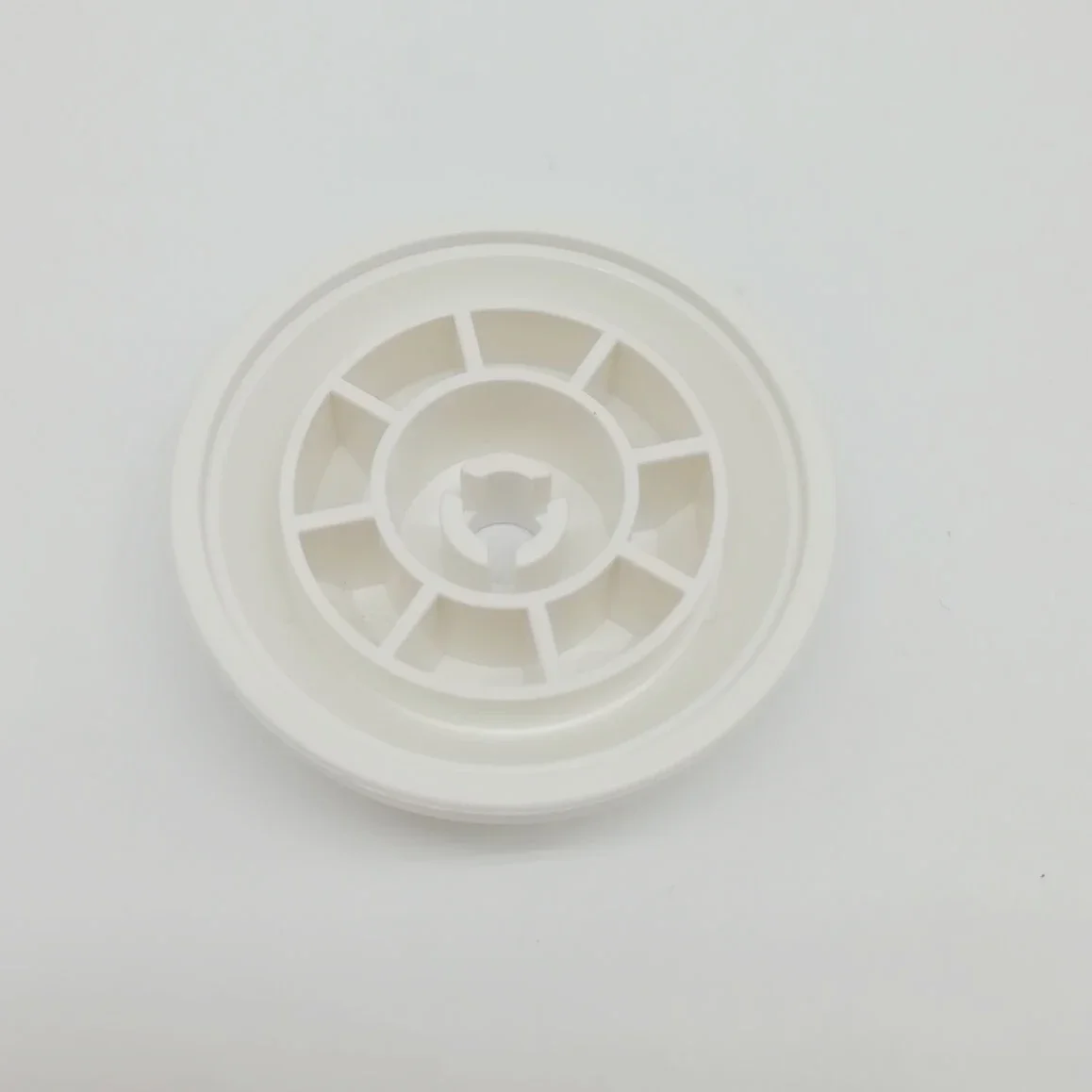 Spool Cap 416465501 for singer 5400, 5500 Fashion Mate, 5560 Fashion Mate, 6160 Brilliance, 6180, 6190, 6199 Brilliance