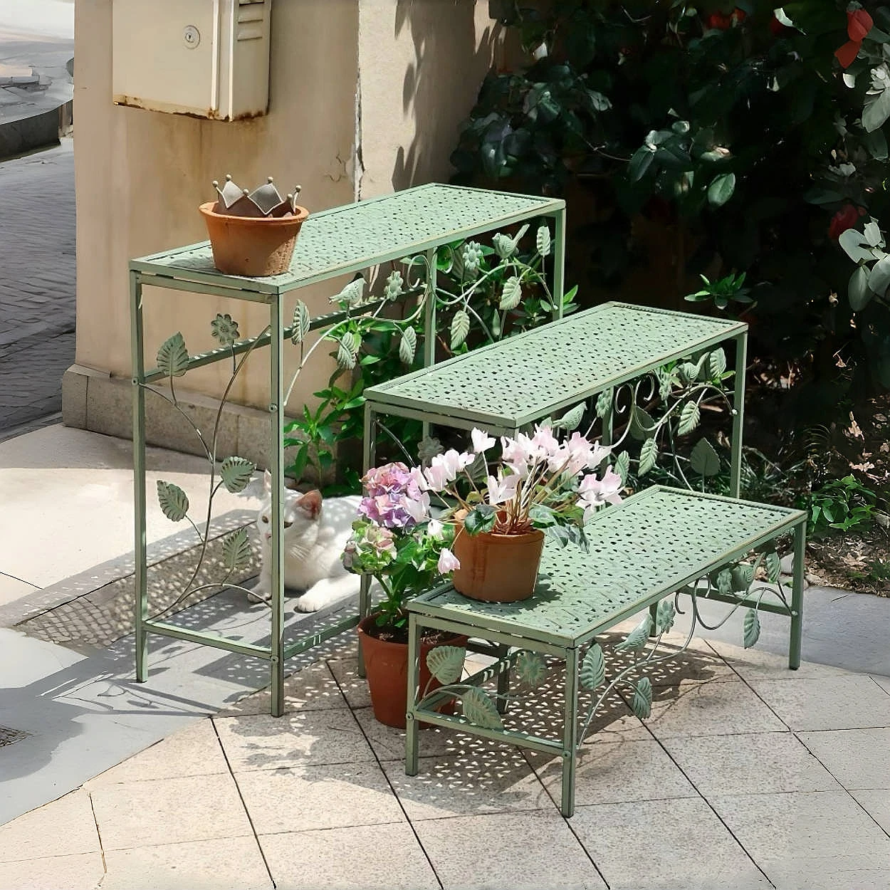 Eiserner Vogelförmiger Dreistufiger Blumenständer, Garten-Aufbewahrungsregal für den Außenbereich, Französischer Vintage-Blumentopfständer