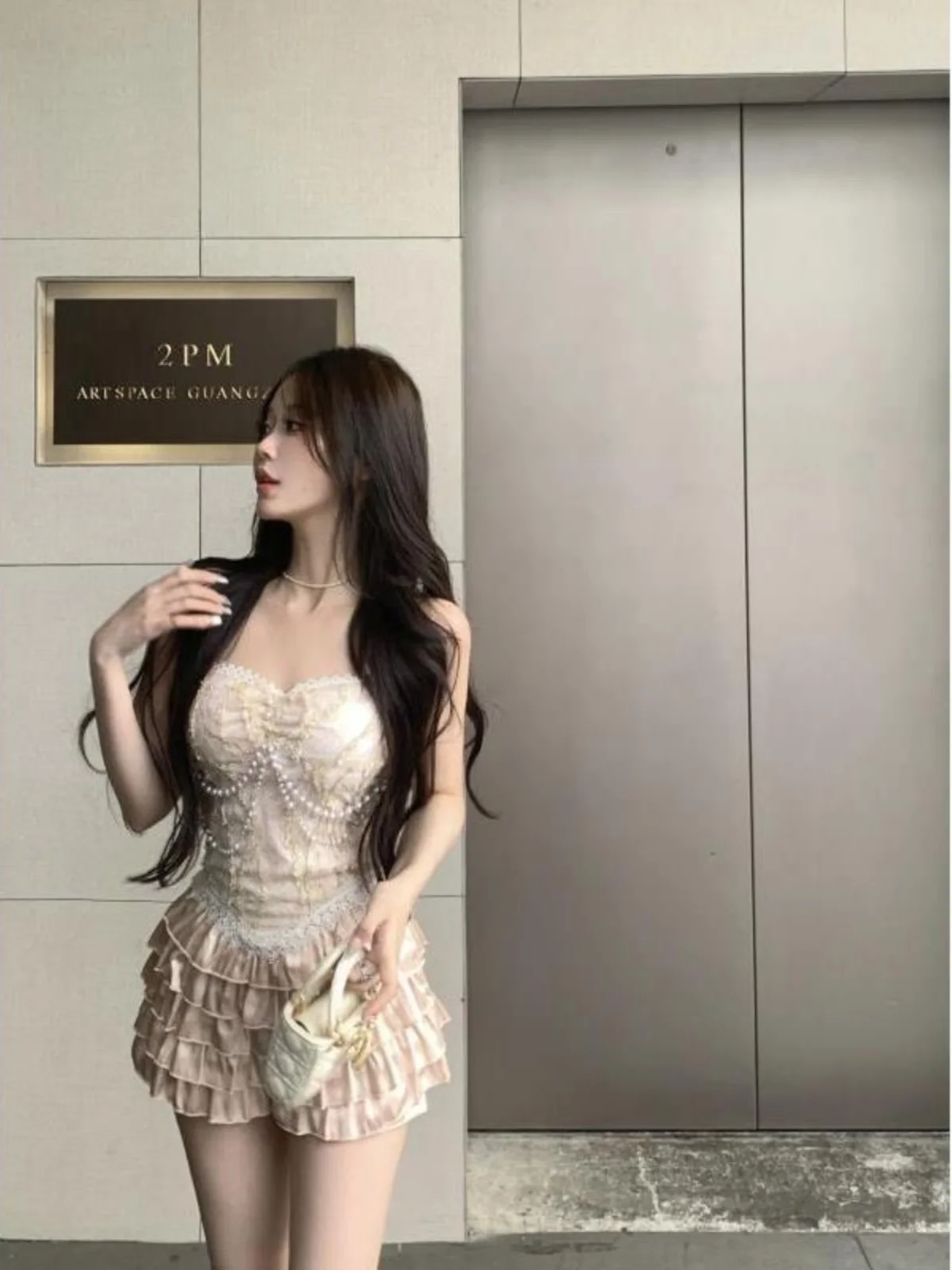 

Сладкий и пряный кружевной лоскутный укороченный топ и юбка с высокой талией, сексуальная верхняя одежда, топ на бретелях, комплект из двух предметов для молодых женщин