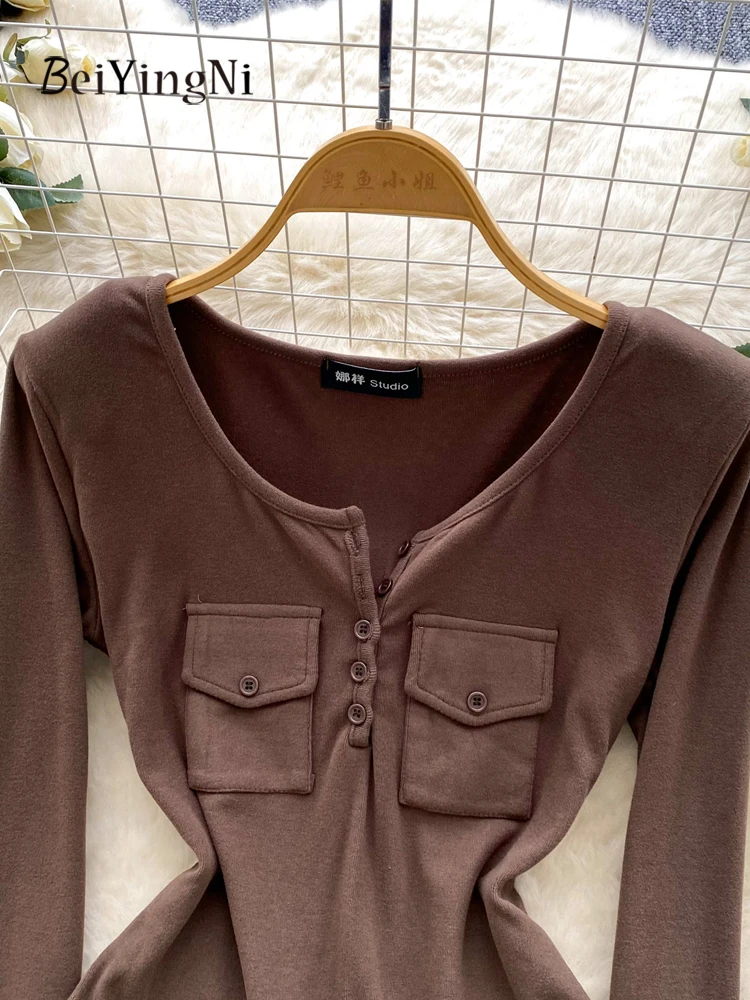 Beiyingni Sexy O-Collo Manica Lunga T-Shirt Donna Tinta Unita Bottoni Sottili Casual Stile Coreano T-Shirt Femminili Y2K Caffè Magliette e camicette