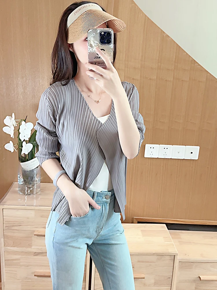 

Spring 2026 Trendy Long Sleeve Short Jacket without Buttons Crease Simple Elegance All-Match Outerwear Top Commute Style Loos...