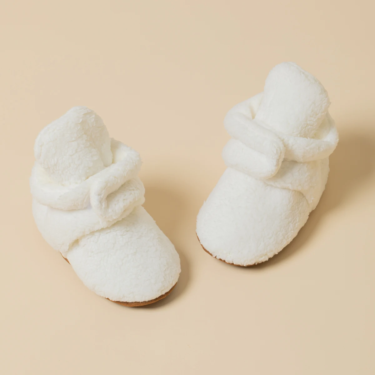 Nuove scarpe da bambino invernali stivaletti elementi classici Fluff caldo antiscivolo primi camminatori scarpe da culla per neonati stivali da neve in cotone