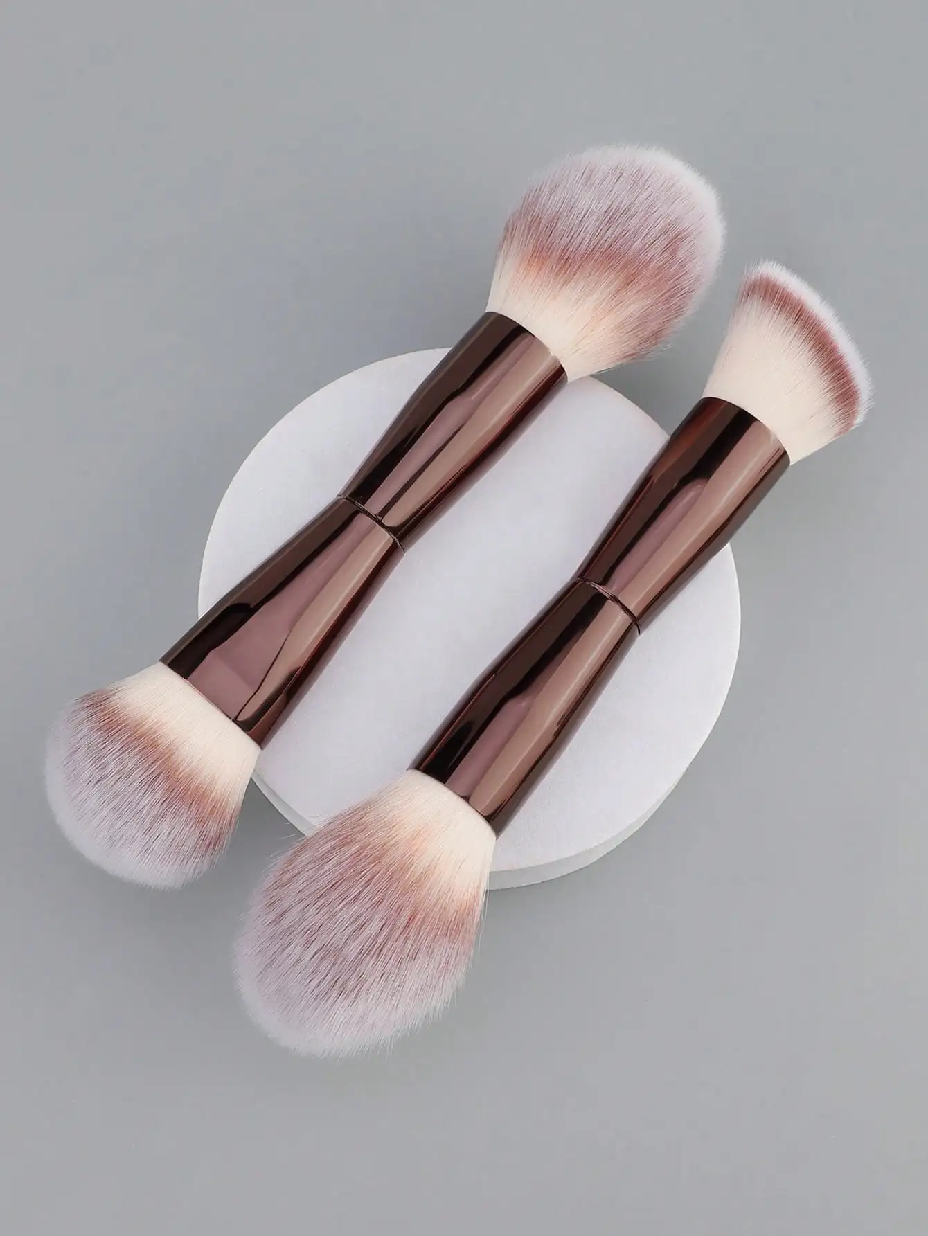 Ensemble de pinceaux de maquillage pour le visage, pinceaux de maquillage à double extrémité pour fond de teint, contour, poudre, fard à joues, illuminateur et correcteur