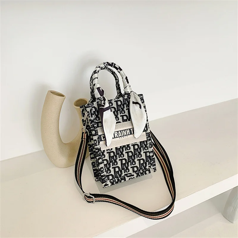 

​Minimalist Niche Design Female Bag Handbag Light Luxury Practical Versatile Portable High-Capacity Fashion Temperament Carry​​