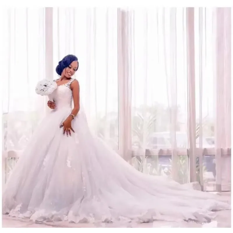 فستان زفاف أبيض مخصص للفتيات باللون الأسود الأفريقي مع دانتيل مزين بدون أكمام فستان زفاف للحديقة الريف مصنوع حسب الطلب مقاس كبير