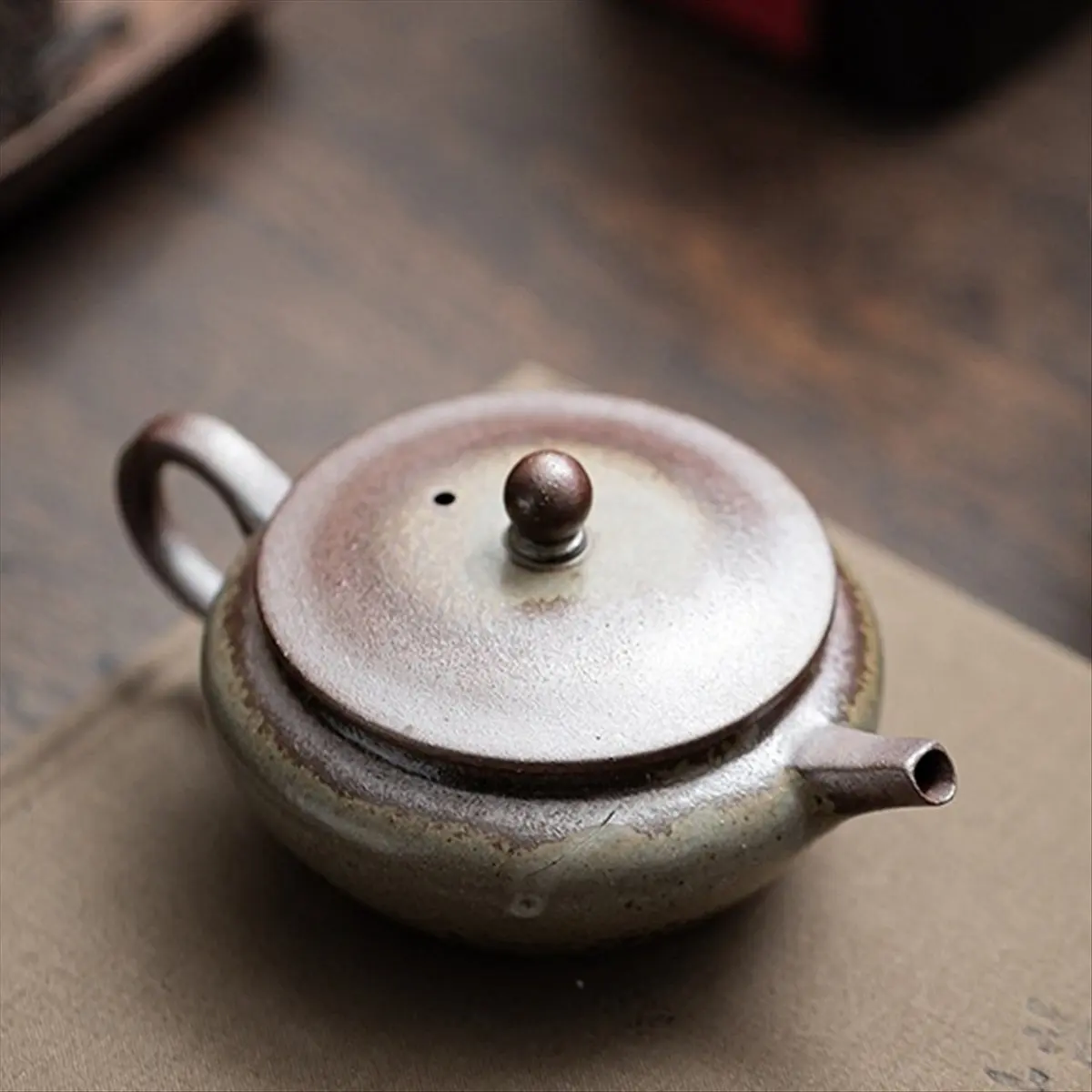 DT81 100ML Old Rock Mud Flat Teapot Chinese Retro Ceramic Tea Brewing Tea Pot Teapot Ball Hole Filter Tea Kettle Tea Ceremony