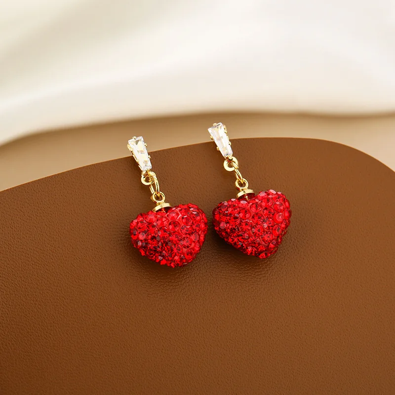 Sweet Strawberry Stud Earrings for Women Shiny Red Rhinestone Fruit Pendant Earrings Temperament Charms Party Wedding Jewelry