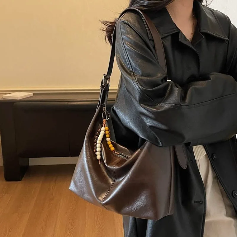 

Women's Everyday Style Brown Vintage Oil Wax Leather Hobo Shoulder Bag, for Work, Travel, Daily Commute & Casual Street Style