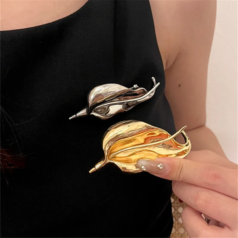 XIALUOKE Vintage Metal Iris Leaves Flower Brooch For Women Unique Delicate Suit Corsage Pins Fashion Accessory Party Jewelry