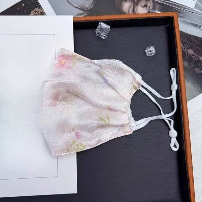 Damska maska przeciwsłoneczna na twarz z kwiatowym wzorem, urocza, słodka, modna i stylowa.