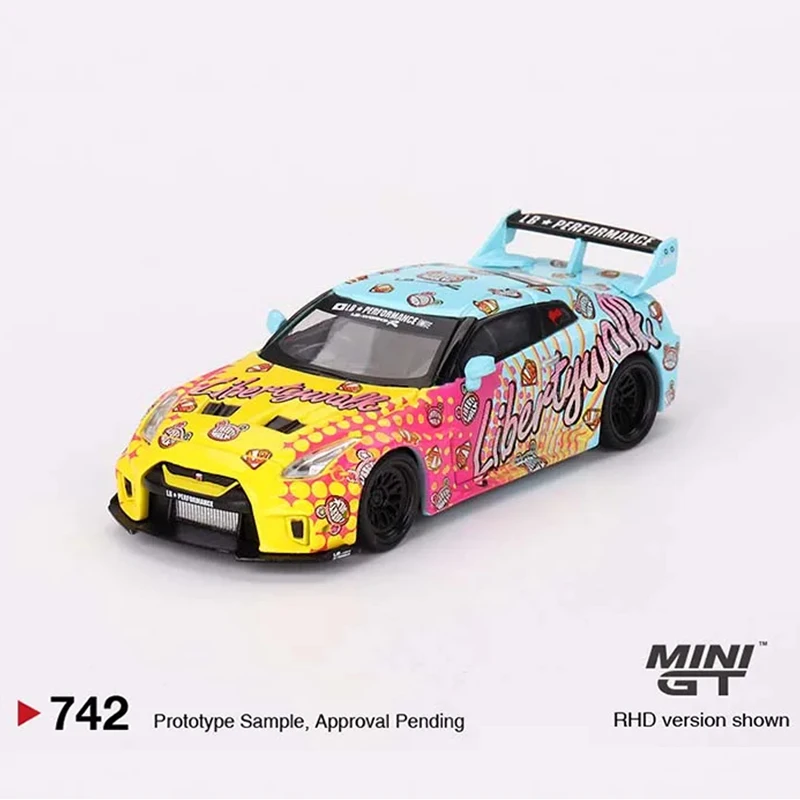 

In Stock 1:64 MINIGT LBWK R35 35GT-RR Kuma 742 Diecast Diorama Model Collection Miniature Toys