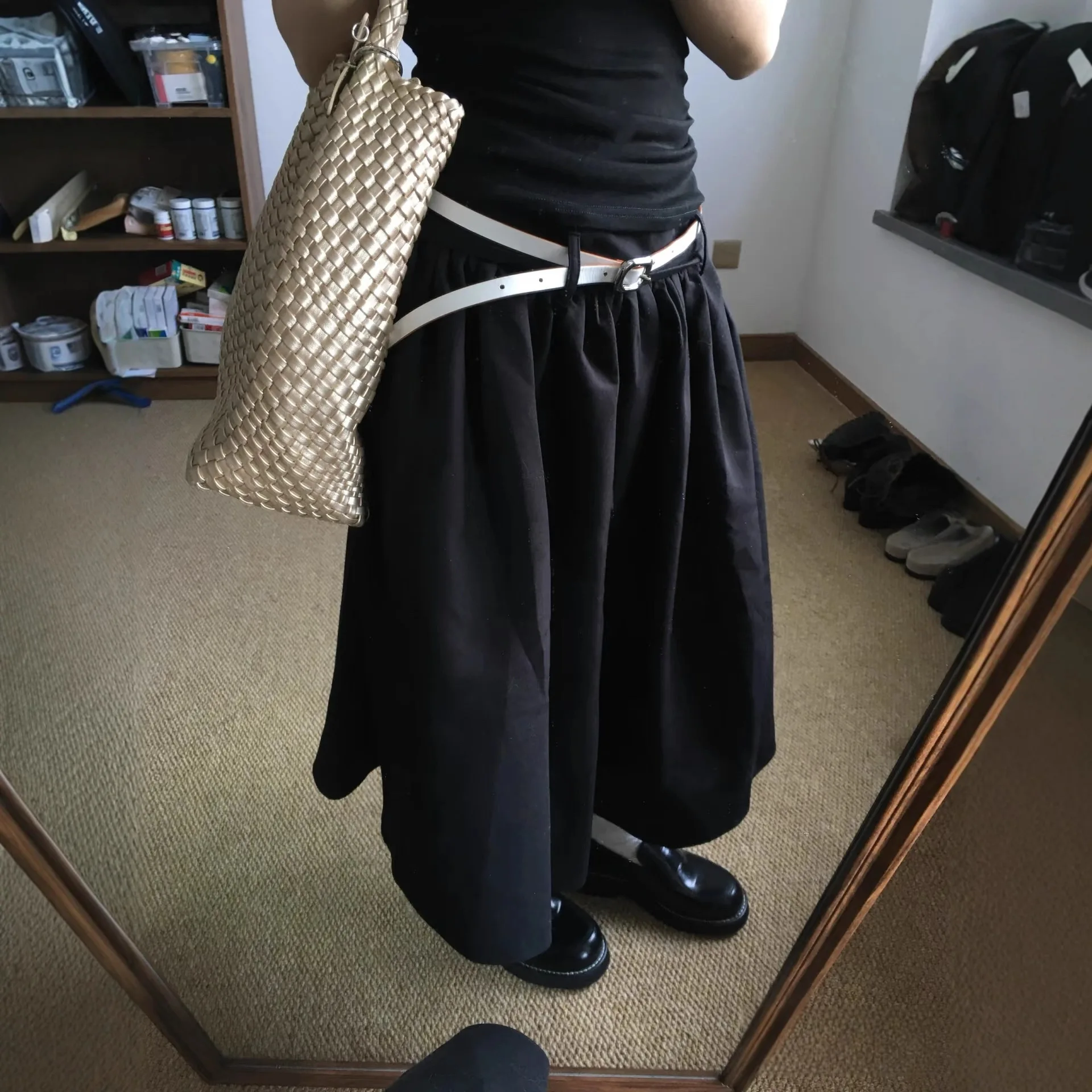 Spring and Autumn Design Niche Low Waist Elastic Black Skinny Silhouette Fluffy Skirt Skirt High-end Temperament Women