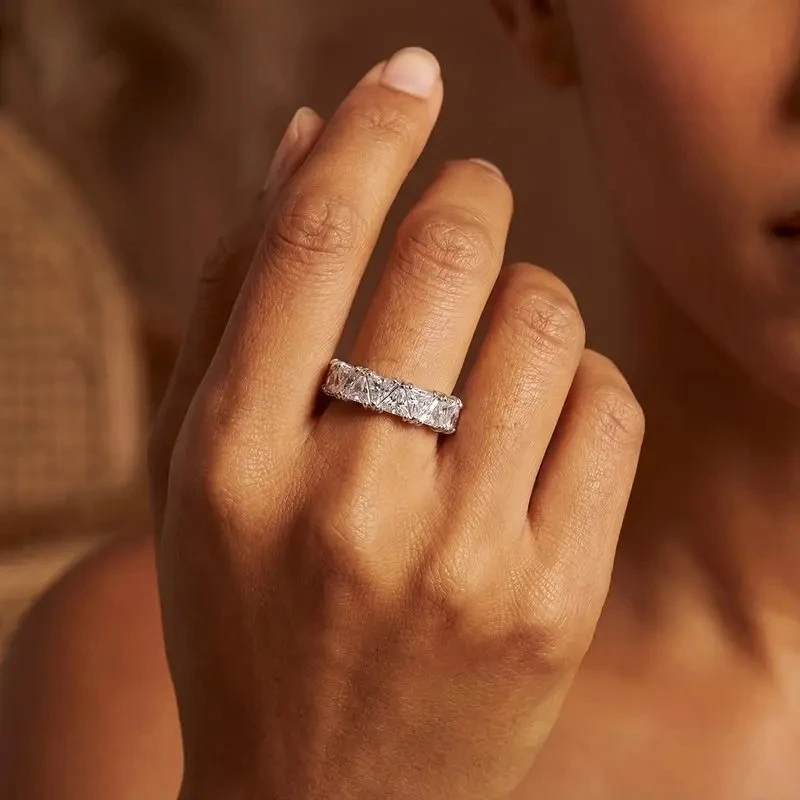 Täglich tragbare modische Dreieck-Ringe mit kubischem Zirkon für Frauen, silberfarben, hochwertige Damen-Accessoires, Hochzeit, Party, Schmuck