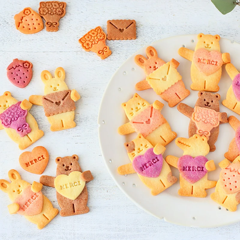 4Pcs Cute Bear Cookie Cutters 3D DIY  Biscuit Pastry molds Animal Fondant Cake Decorations Tools Cake Stamp for Child Baby