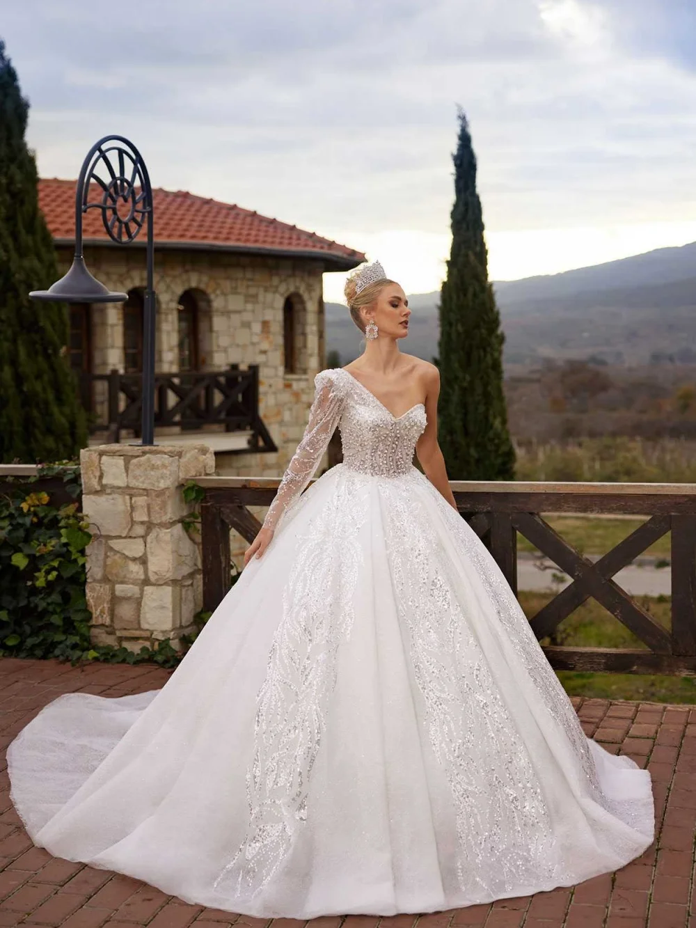 

Romantic One-Shoulder Wedding Dress Charming Beaded Bridal Gown Elegant A-Line Appliqued Floor-Length Wedding Gown Customized