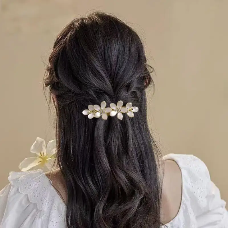 Vintage-Haarspange mit Blumenmuster und Strass, geeignet für alle Jahreszeiten, perfekt für Hochzeiten/Partys. Exquisites Styling, elegant, vielseitig. – Detail 4