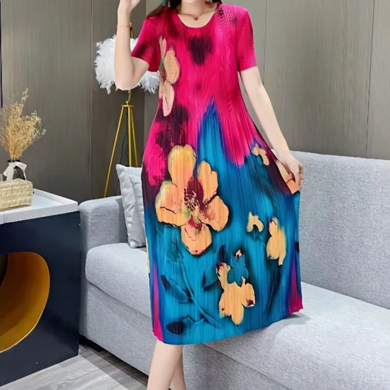 

Fashionable Mom's 2024 Summer Short sleeved Dress for Women, Wrinkled and Elastic, Slimming Medium length Skirt