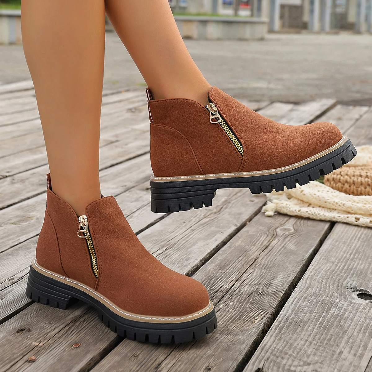 Women Design Shoes Retro Casual Zipper Short Boots Comfortable Versatile Non Slip Fashion Thick Soled Ankle Boots 2025 Autumn