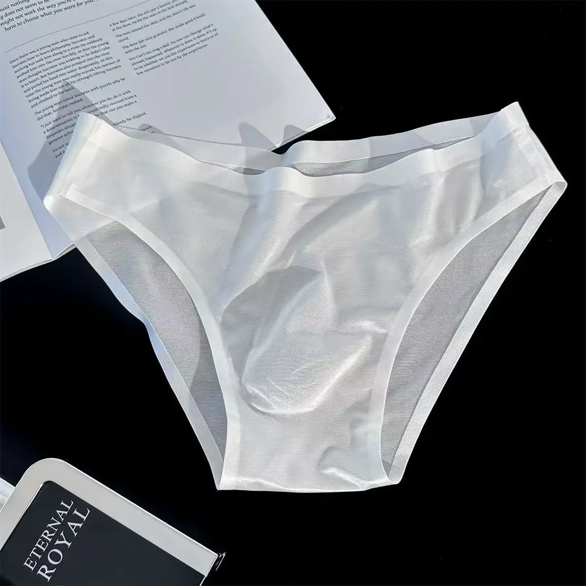 Men Ice Silk Briefs Ultra-thin Seamless Sexy Panties Quick Drying U Bulge Pouch Breathable Underwear Luxury Glossy Underpants