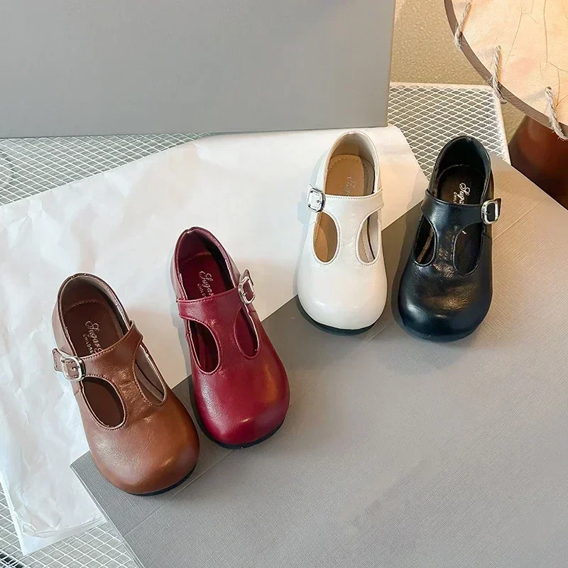 الفتيات الأميرة أحذية سوداء أصابع مستديرة 2025 موضة جديدة للأطفال أداء أحذية بولي Leather جلد عدم الانزلاق الأطفال حذاء مسطح 23-33
