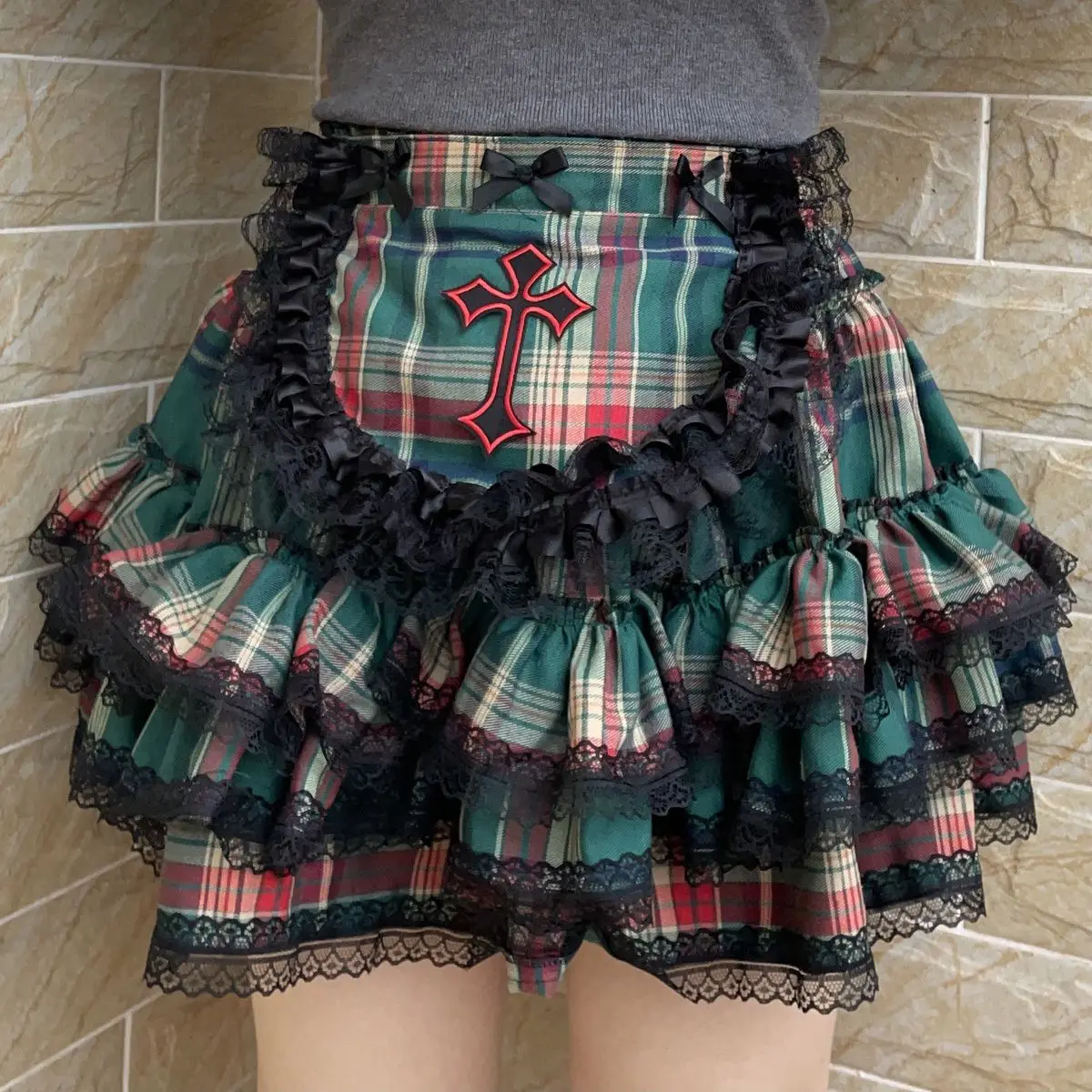 

Coalfell Original Handmade | Subcultural Gothic Harajuk Style Lolita Red Green Checkered Black Lace Spicy Girl Cake Puff Skirt