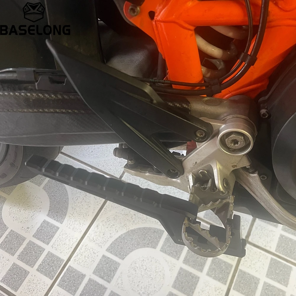 For Husqvarna FE250 FE350 FE450 FE501 FE550 TE125 TE150 TE250 TE300 FC250 FC350 FC450 TC125 TC250 FS450 TX125 Passenger Footpegs