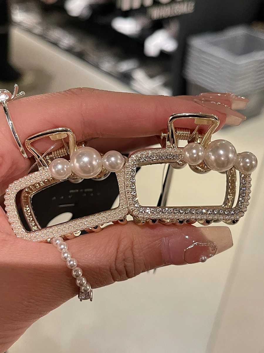 presilha-de-cabelo-pequena-east-gate-com-perolas-e-diamantes-embutidos-presilha-tipo-garra-de-tubarao-acessorio-de-cabelo-simples-versatil-e-moderno