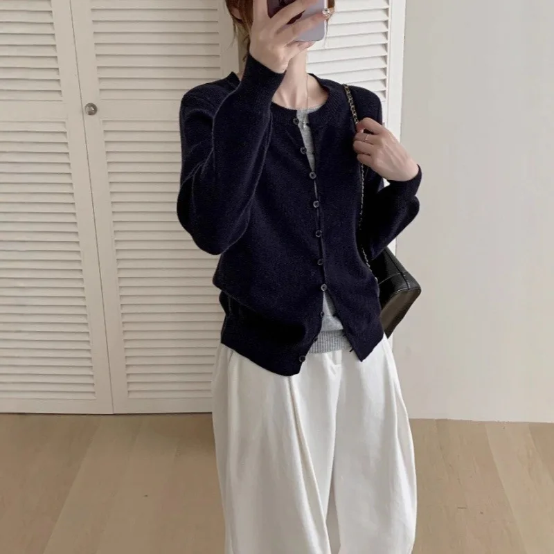 

Korean Long Sleeved Knitted Sweater Women's Autumn and Winter New Design Sense Niche Sweater Slim Fit Spicy Girl Top Women