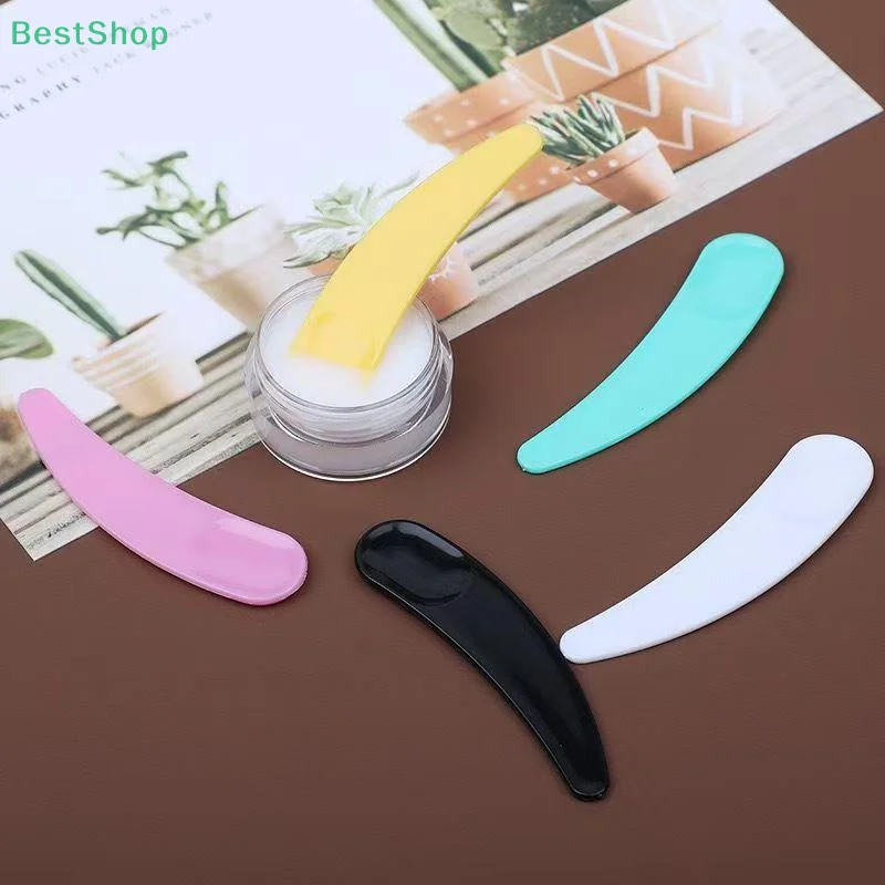 ♥ ♥ ♥ Cuillère distributrice de crème en forme de croissant, bâton de mélange de masque utilisé en Salon, cuillère à masque en plastique 100 pièces