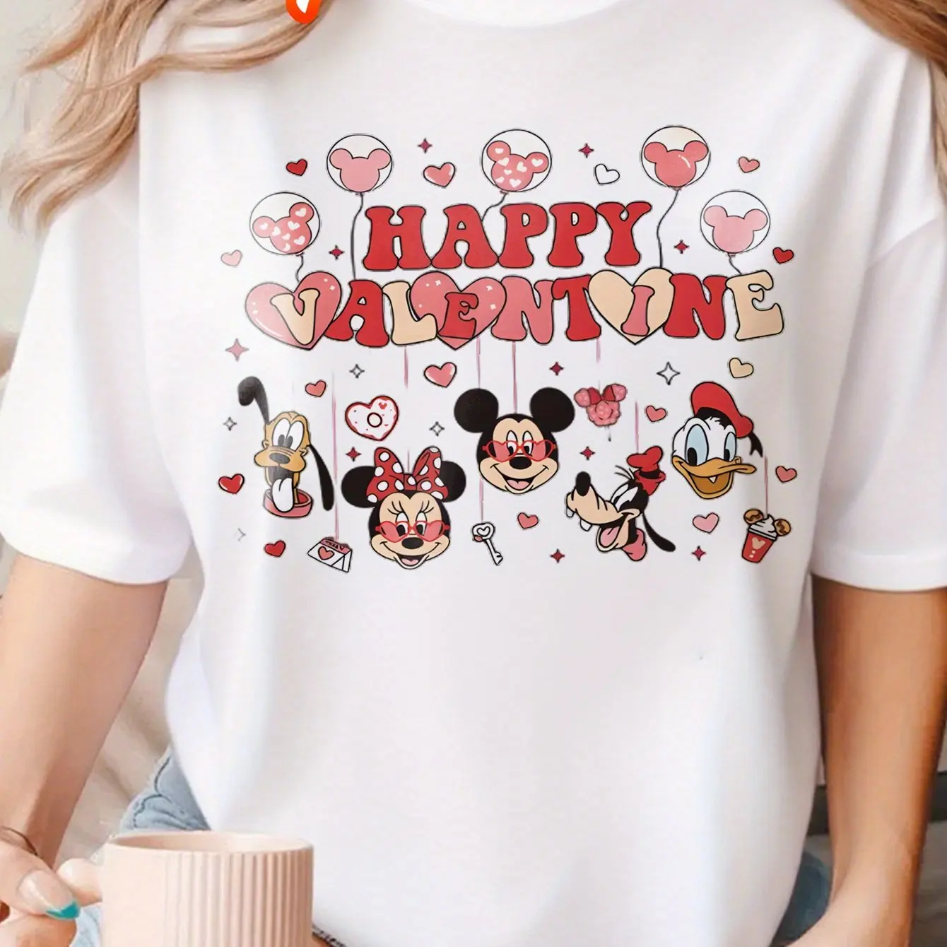 تي شيرت نسائي معتمد من ديزني ميكي والأصدقاء - قماش ناعم مسامي فضفاض برقبة دائرية وأكمام قصيرة