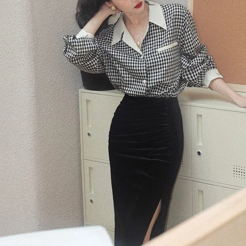 Black White Office Lady Temperament Women\'s Clothing 2024 Fashion Long Sleeve Tops Ladies Trend V-neck Shirts Vintage Blouses