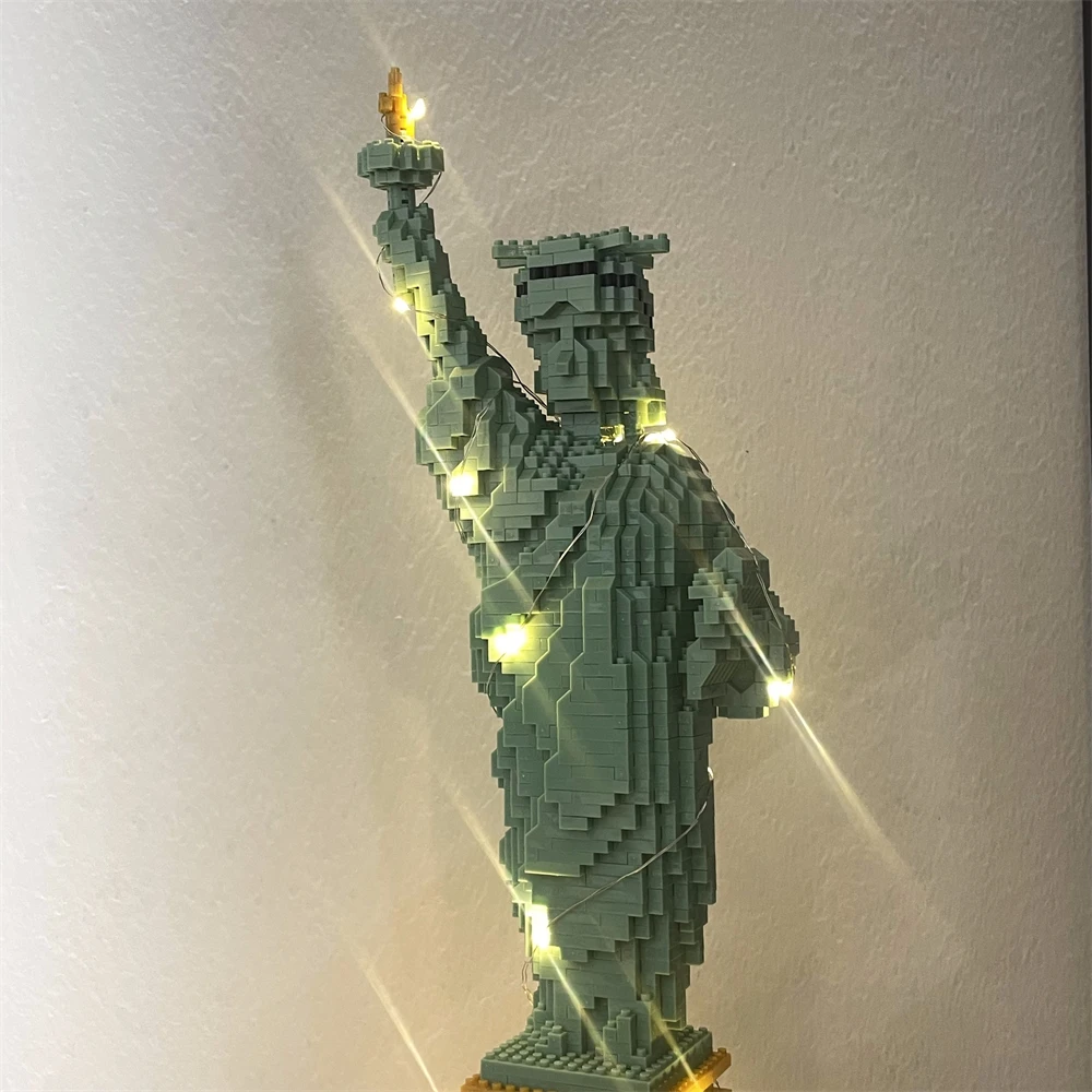 Statue of Liberty - European Historical Architecture Micro Mini Building Blocks Toy: Symbol of Freedom, Justice, and Peace